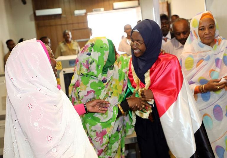 احتفاء سوداني ببطلة تحدي القراءة العربي هديل أنور