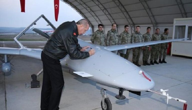 إحدى الطائرات التركية المسيرة التي أرسلها أردوغان إلى ليبيا