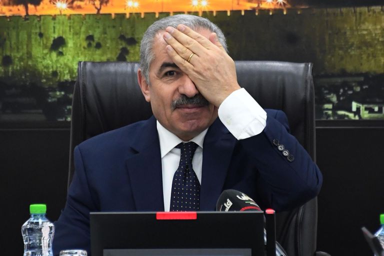 مذيعو تلفزيون فلسطين ظهروا بعين واحدة