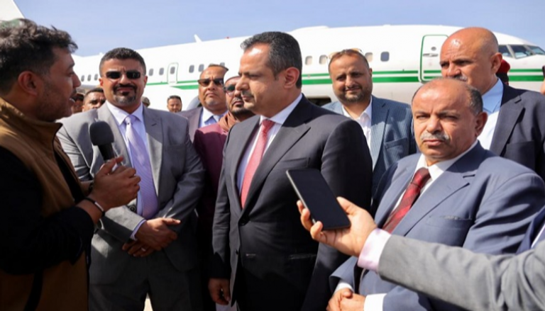 رئيس الوزراء اليمني معين عبدالملك عقب وصوله إلى عدن