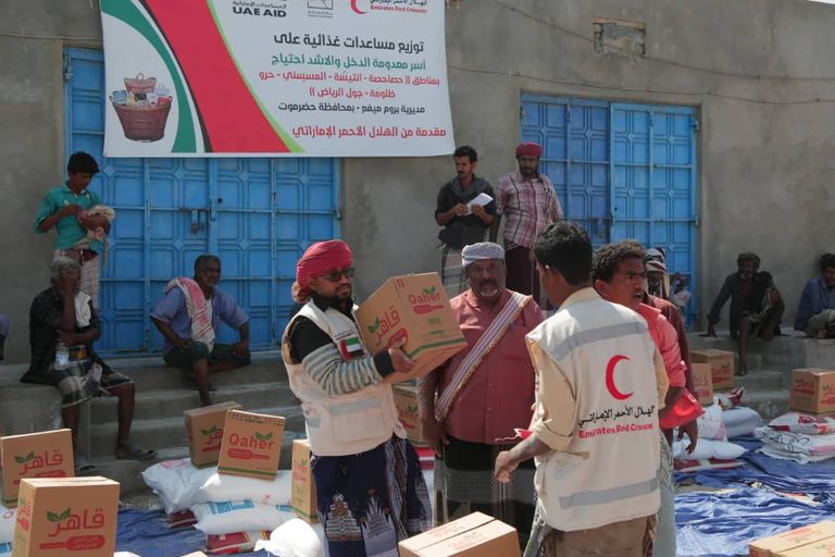 قافلة مساعدات غذائية من الإمارات لأهالي مديرية "بروم ميفع" في حضرموت