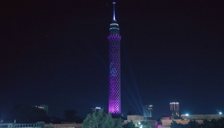 برج القاهرة يضيء بالأرجواني احتفالا باليوم العالمي للطفل المبتسر 