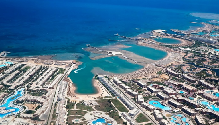 مصر تمتلك عدة منتجعات سياحية على ساحل البحر الأحمر 