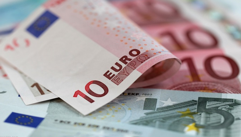 اليورو يرتفع أمام الدولار