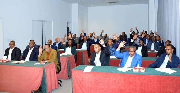 رئيس الوزراء الإثيوبي آبي أحمد ونائبه دمقي مكنن  