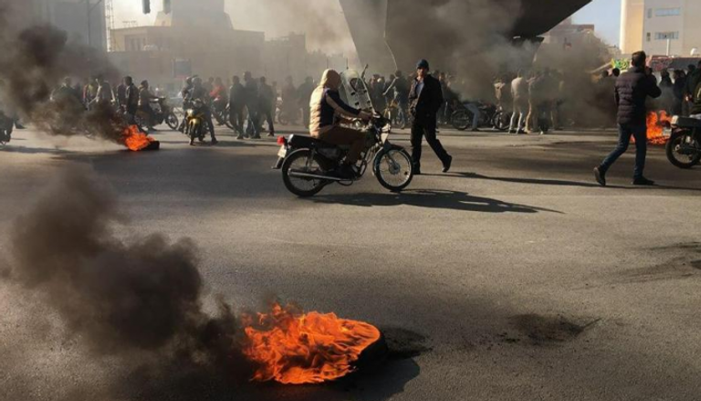 احتجاجات شعبية في إيران بعد غلاء سعر البنزين