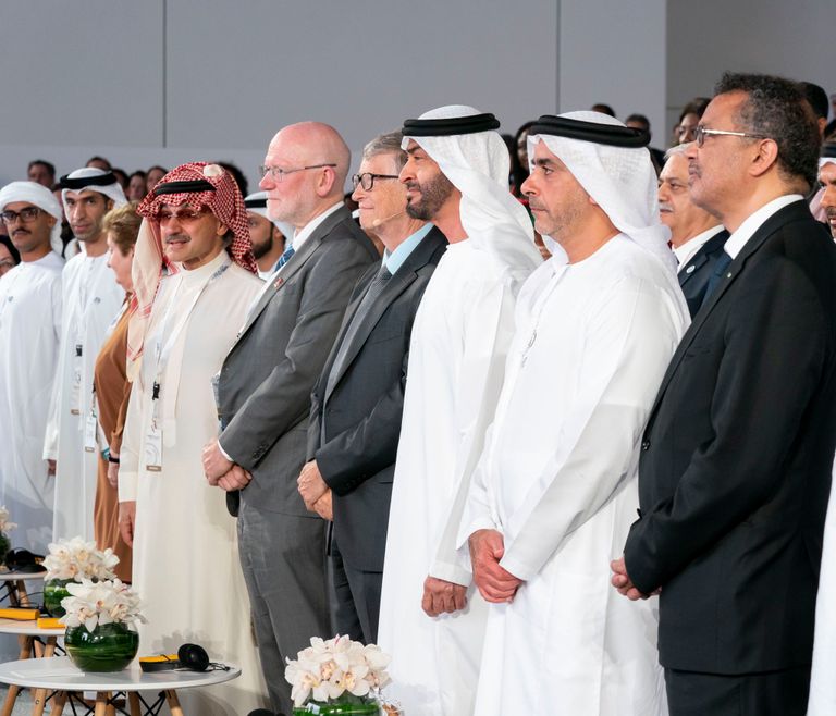  محمد بن زايد يحضر منتدى 