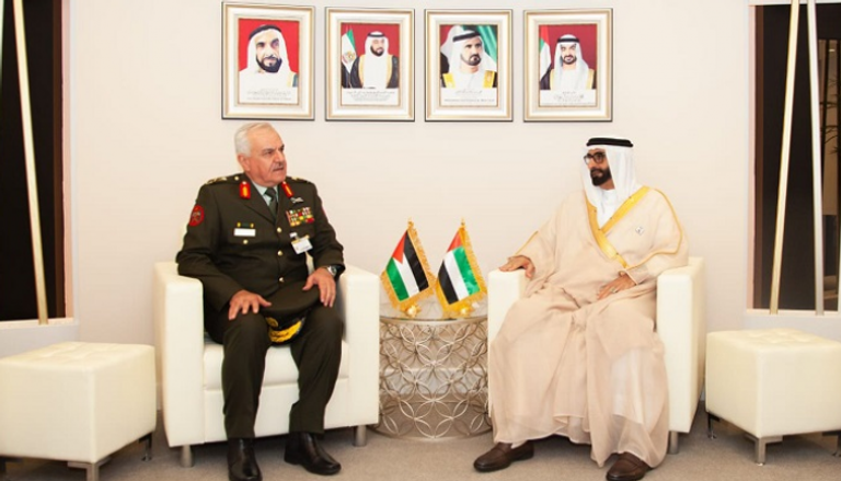 وزير الدولة لشؤون الدفاع في الإمارات يلتقي كبار ضيوف معرض دبي للطيران