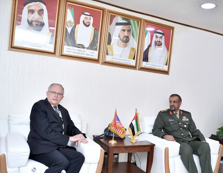 وزير الدولة لشؤون الدفاع في الإمارات يلتقي كبار ضيوف معرض دبي للطيران