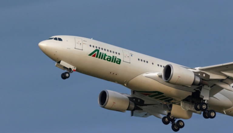 إيطاليا تدرس تأميم "طيران أليتاليا"