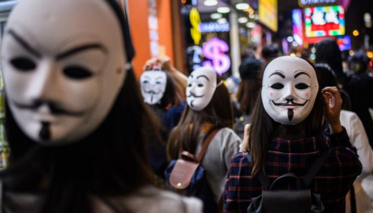 متظاهرون يرتدون أقنعة على الوجه في احتجاجات هونج كونج