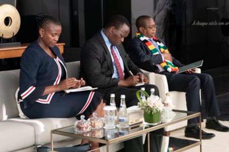 الشيخ محمد بن زايد آل نهيان يلتقي إيمرسون منانغاغوا