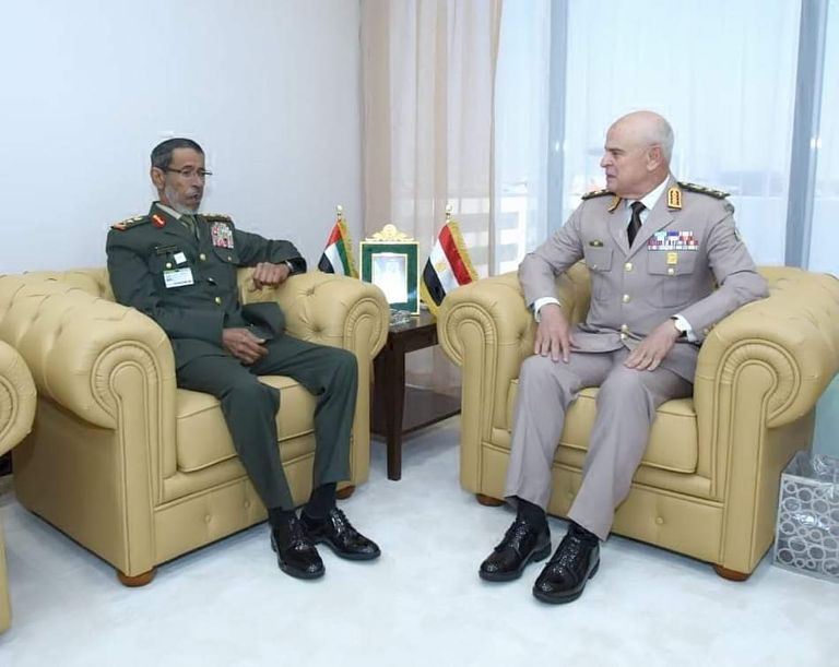 رئيس أركان القوات المسلحة الإماراتية ونظيره المصري