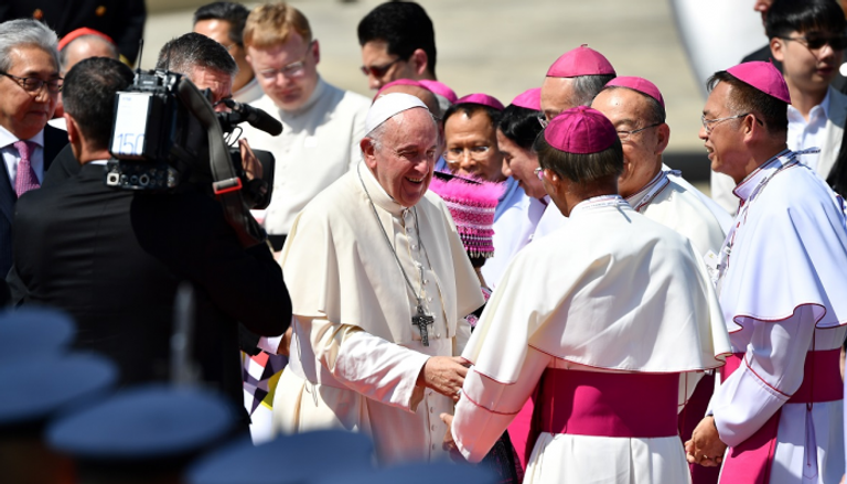 البابا فرنسيس وصل إلى تايلاند أولى محطات جولته الآسيوية