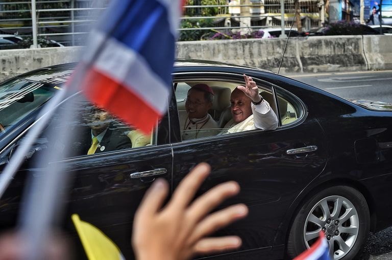 البابا فرنسيس وصل إلى تايلاند أولى محطات جولته الآسيوية