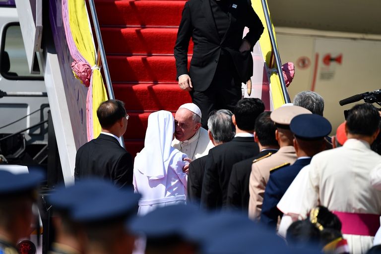 البابا فرنسيس وصل إلى تايلاند أولى محطات جولته الآسيوية