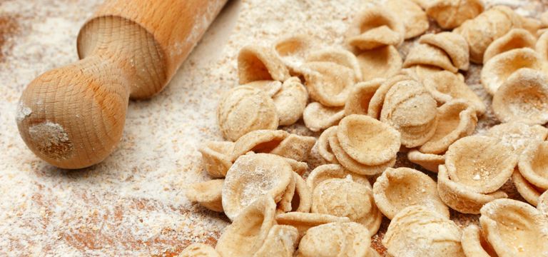 "سيدات الأوريكيتي" لقب نساء باري اللائي يصنعن مكرونة "لي أوريكيتي"