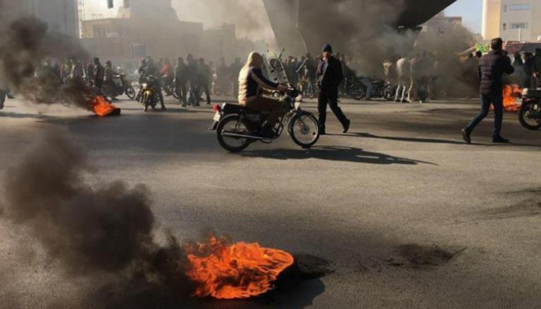 احتجاجات شعبية في إيران بعد غلاء سعر البنزين - أرشيفية