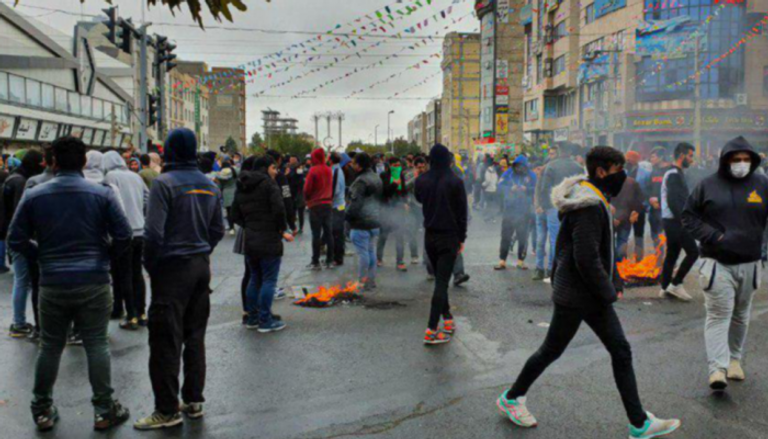 مظاهرات عارمة تضرب المدن الإيرانية ضد غلاء البنزين - أرشيفية