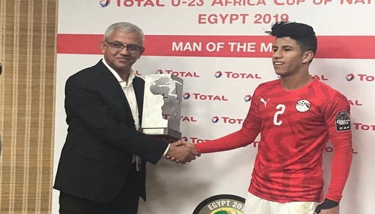 عمار حمدي لاعب منتخب مصر الأولمبي يحصد جائزة أفضل لاعب