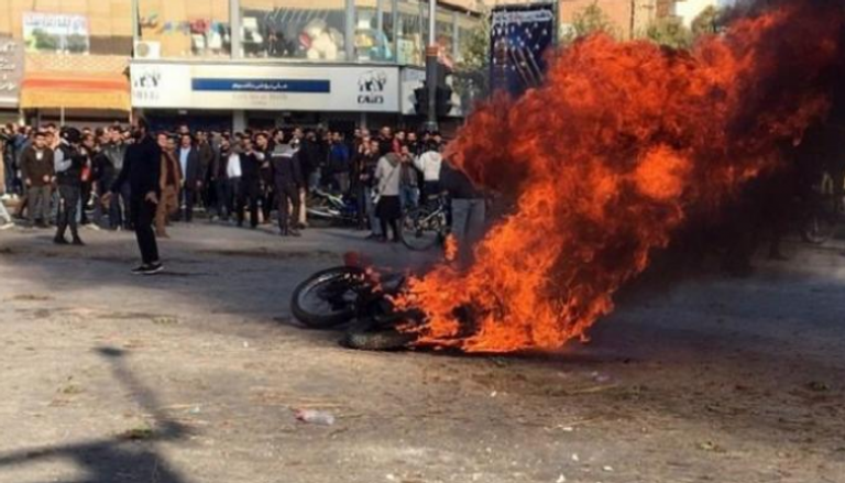 الاحتجاجات تجتاح مدن إيران