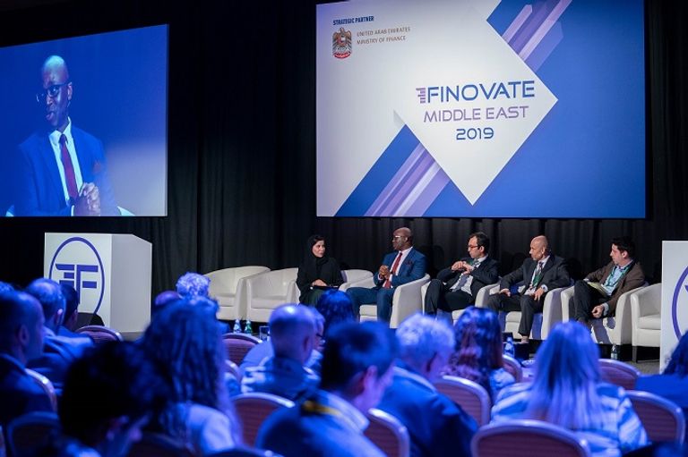 جانب من فعالية "فينوفايت الشرق الأوسط" بدبي حول التكنولوجيا المالية
