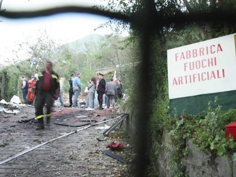  انفجار بمصنع للألعاب النارية في إيطاليا