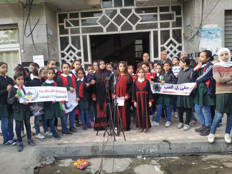 أطفال بغزة يحتجون ضد جرائم الاحتلال الإسرائيلي