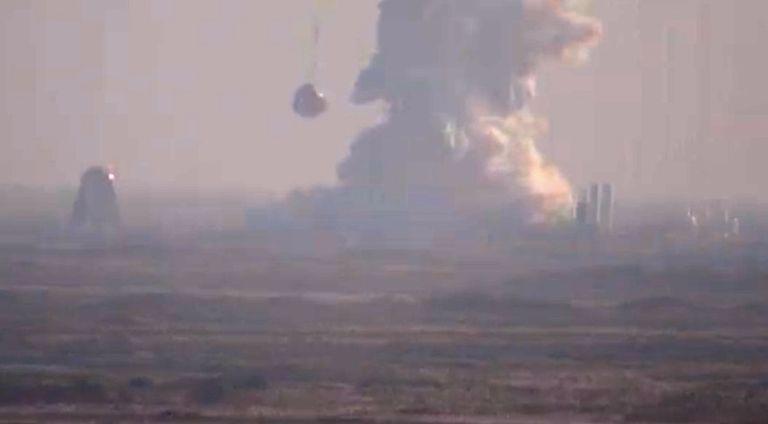 لحظة انفجار الصاروخ أثناء الاختبارات