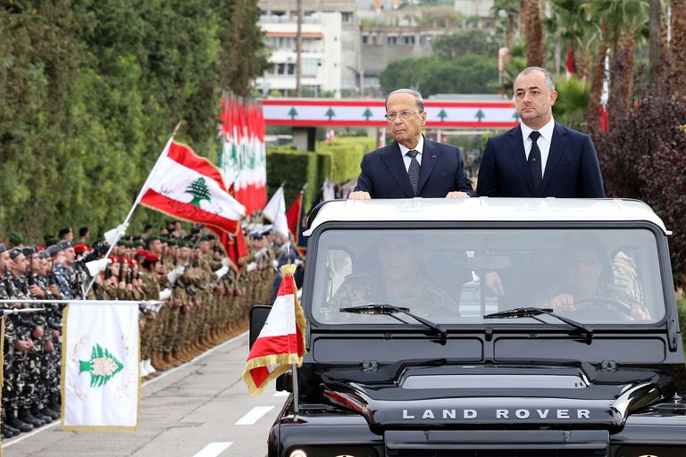 الرئيس اللبناني ميشال عون خلال العرض العسكري الرمزي