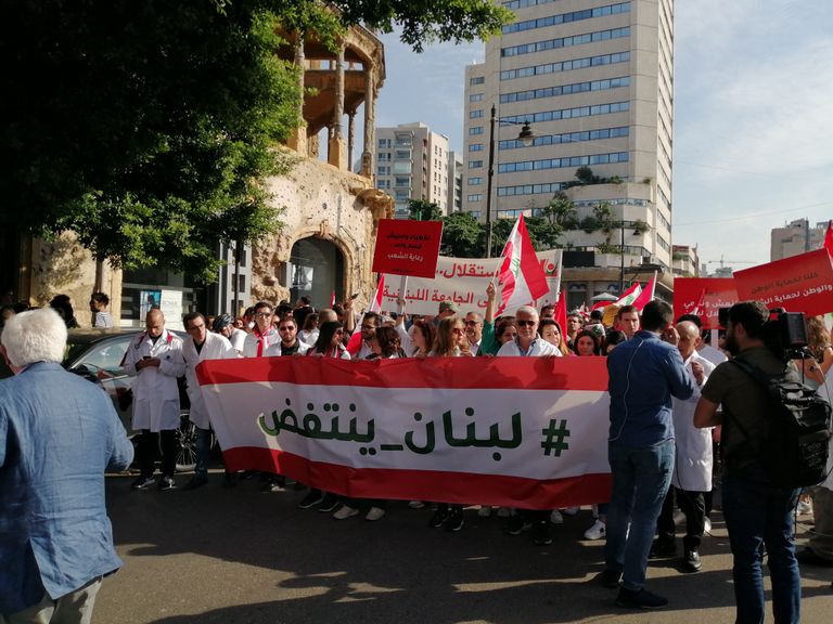 الرئيس اللبناني ميشال عون خلال العرض العسكري الرمزي