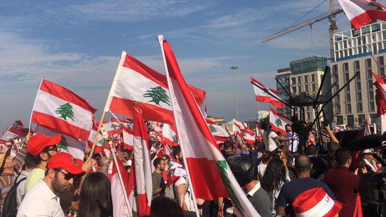 الرئيس اللبناني ميشال عون خلال العرض العسكري الرمزي