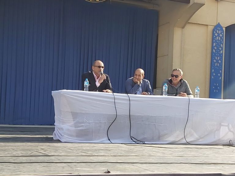 شريف عرفة (يسار) وطارق الشناوي ومحمد حفظي