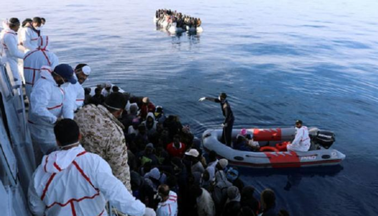 خفر السواحل الليبية ينقذون مهاجرين- أرشيفية