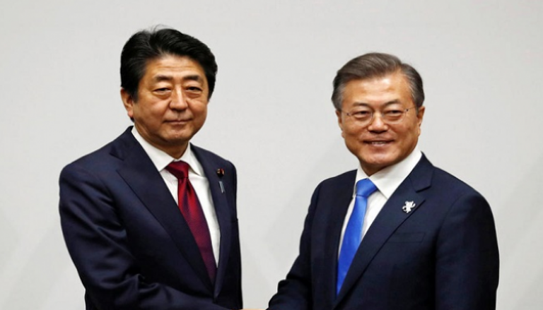 رئيس وزراء اليابان (يسار) ورئيس كوريا الجنوبية - أرشيفية