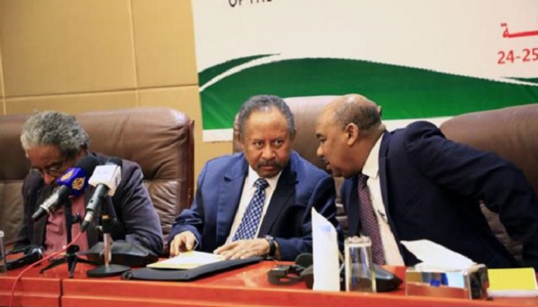  رئيس الوزراء السوداني خلال مؤتمر أولويات الفترة الانتقالية