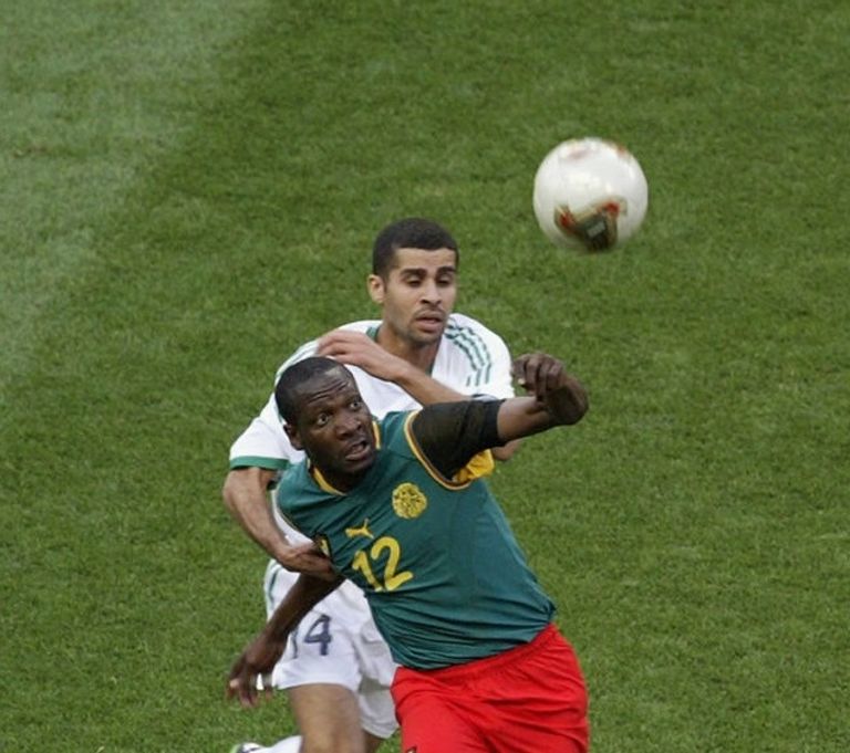 السعودية والكاميرون في 2002 فرحة الهلال