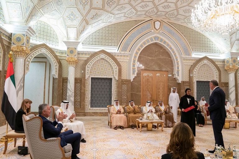 محمد بن زايد ورئيس مونتينيغرو يشهدان مراسم تبادل مذكرات تفاهم لتعزيز التعاون بين البلدين الشيخ محمد بن زايد آل نهيان وميلو جوكانوفيتش