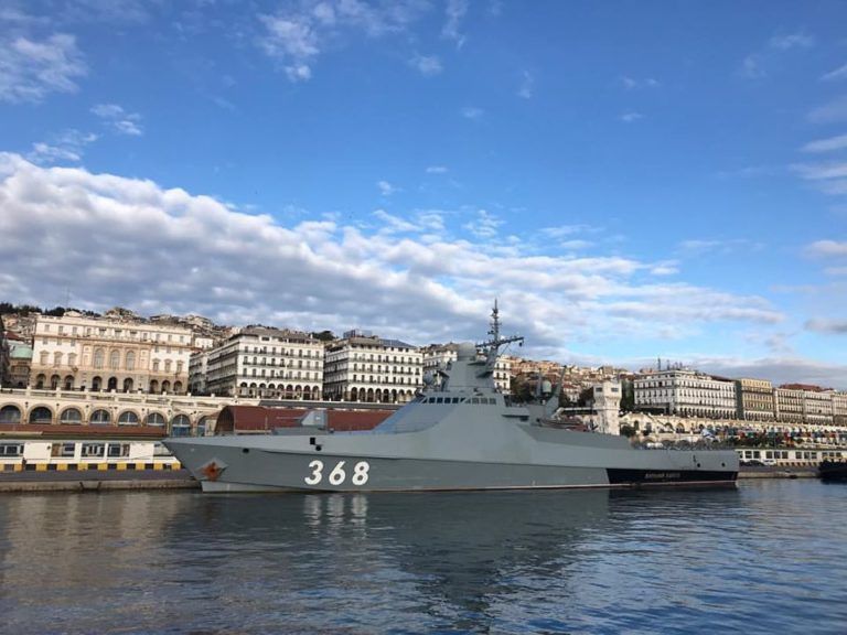 سفينة حربية روسية في ميناء الجزائر سفينة حربية روسية في ميناء الجزائر