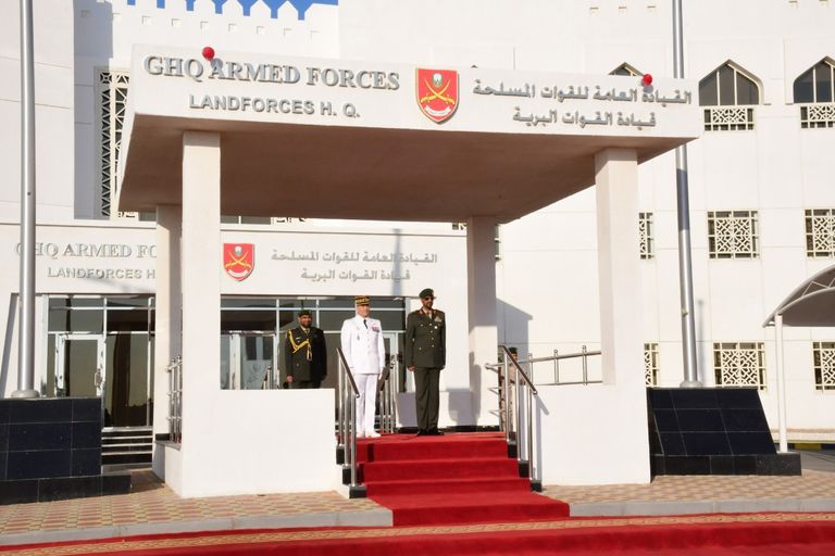 قائد القوات البرية الإماراتية ورئيس أركان القوات البرية الفرنسية