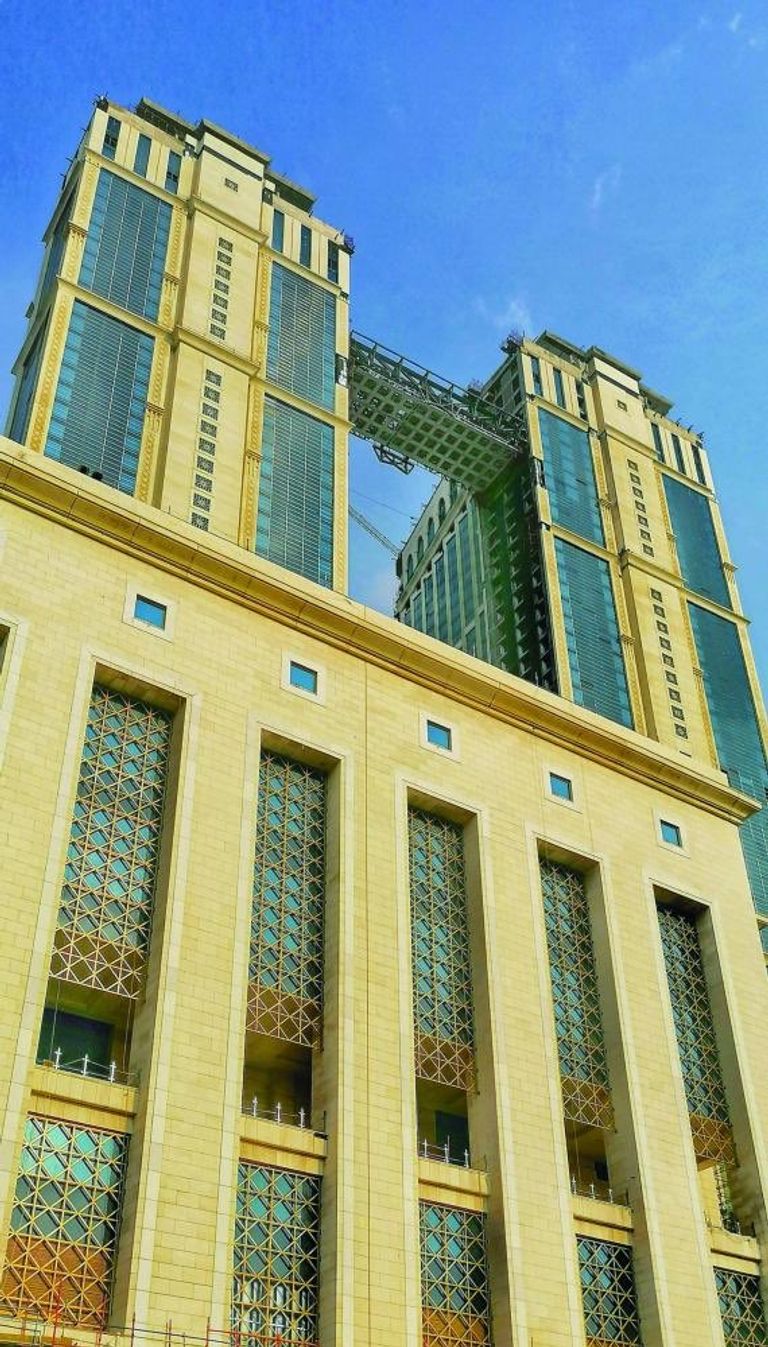 انتهاء تركيب أعلى مصلى في العالم