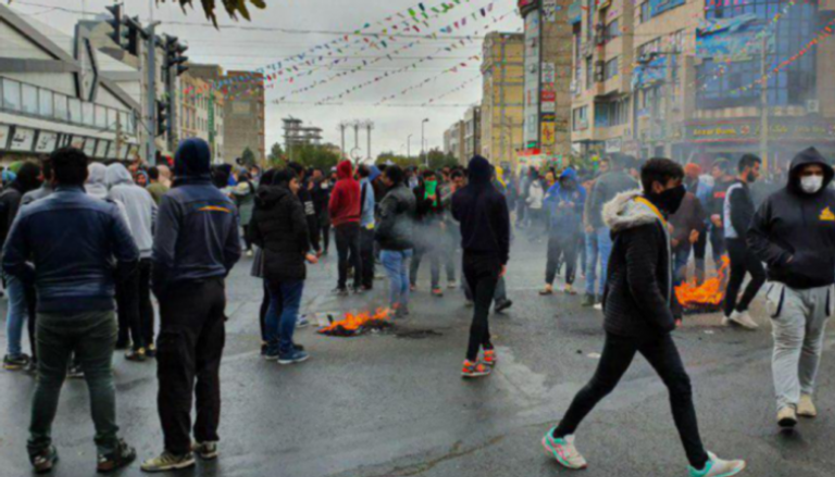 مظاهرات عارمة تضرب المدن الإيرانية ضد غلاء البنزين - أرشيفية