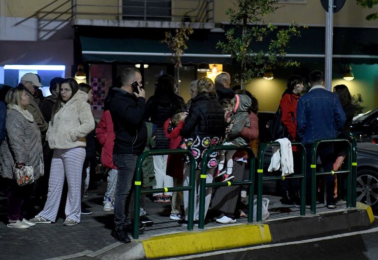 الزلزال أثار رعب السكان الذين احتموا بالشوارع