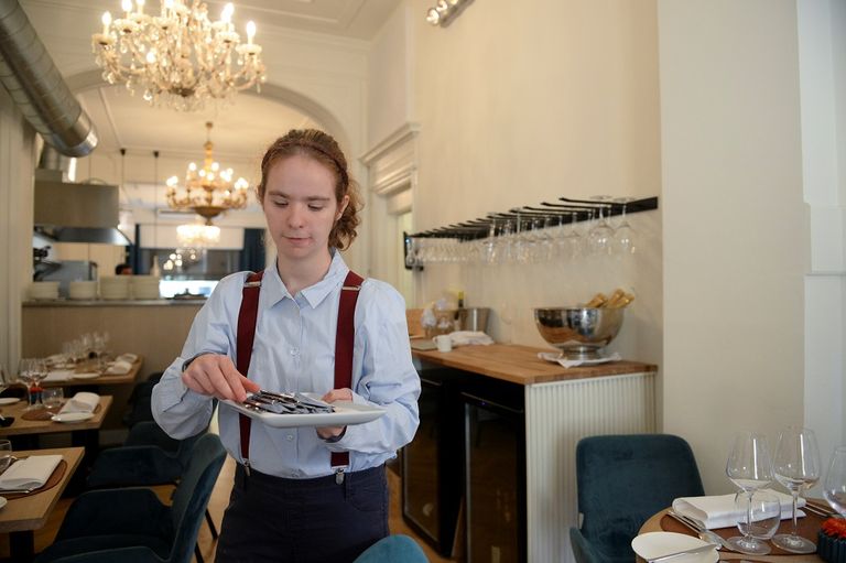 مطعم يعاني طاقمه من متلازمة داون يتفوق على مئات المنافسين في بروكسل