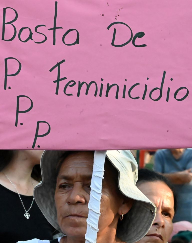 تظاهرة تكريما لضحايا جرائم قتل نساء في بنما في 25 نوفمبر