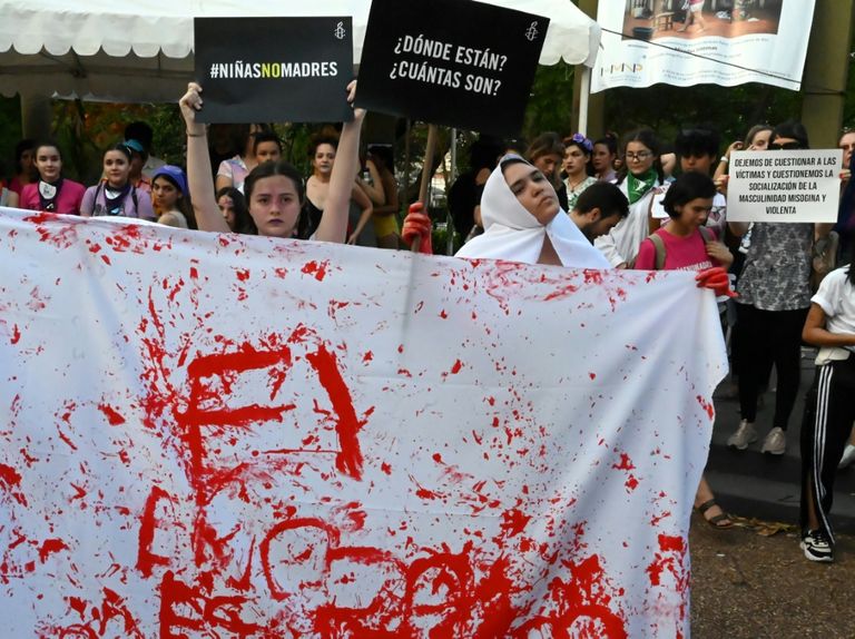 تظاهرة تكريما لضحايا جرائم قتل نساء في بنما في 25 نوفمبر