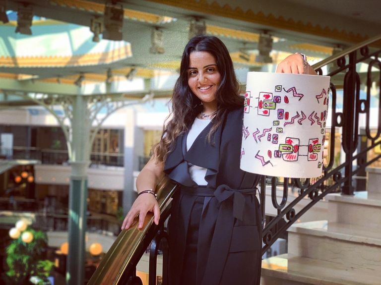 نور النمر مع إحدى ممرضات مستشفى 57357