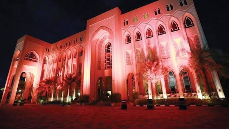 كثير من المباني في الإمارات أضيء باللون البرتقالي