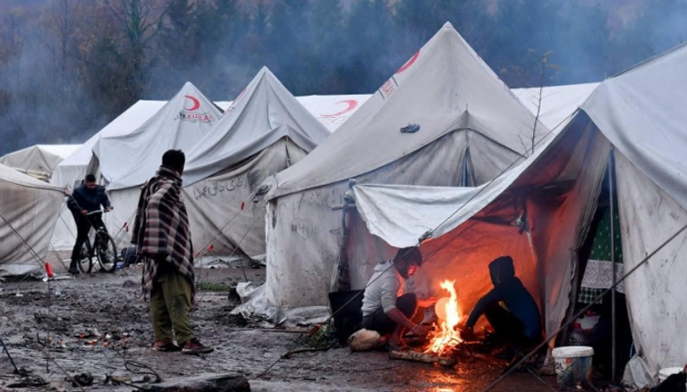 آلاف اللاجئين يعانون ظروفا كارثية على حدود أوروبا
