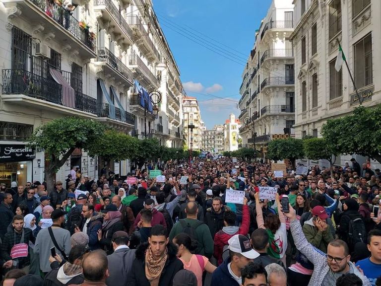 مظاهرة للطلبة في الجزائر العاصمة ضد إجراء انتخابات الرئاسة